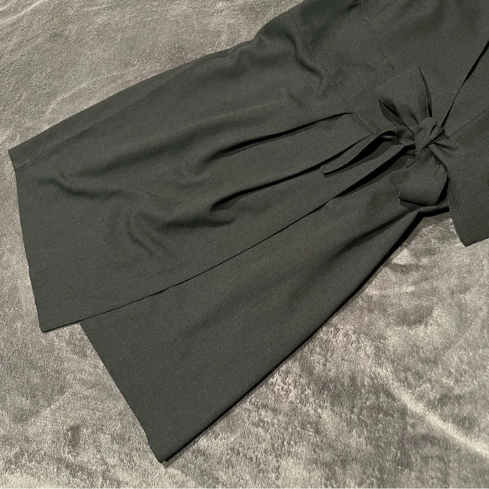 NEVER WORN CLUB MONACO BLACK COCKTAIL DRESS IN SIZE 6 - Picture 6 of 7